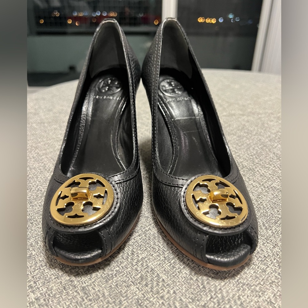 Tory Burch Selma Open Toe - Black and Gold